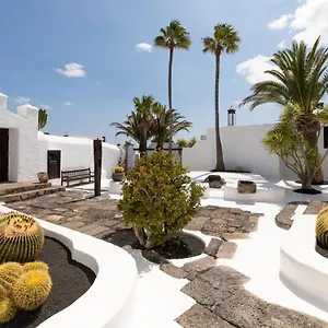 https://las-prgolas-villa-rural-apartment-puerto-calero.in-canary-islands.com